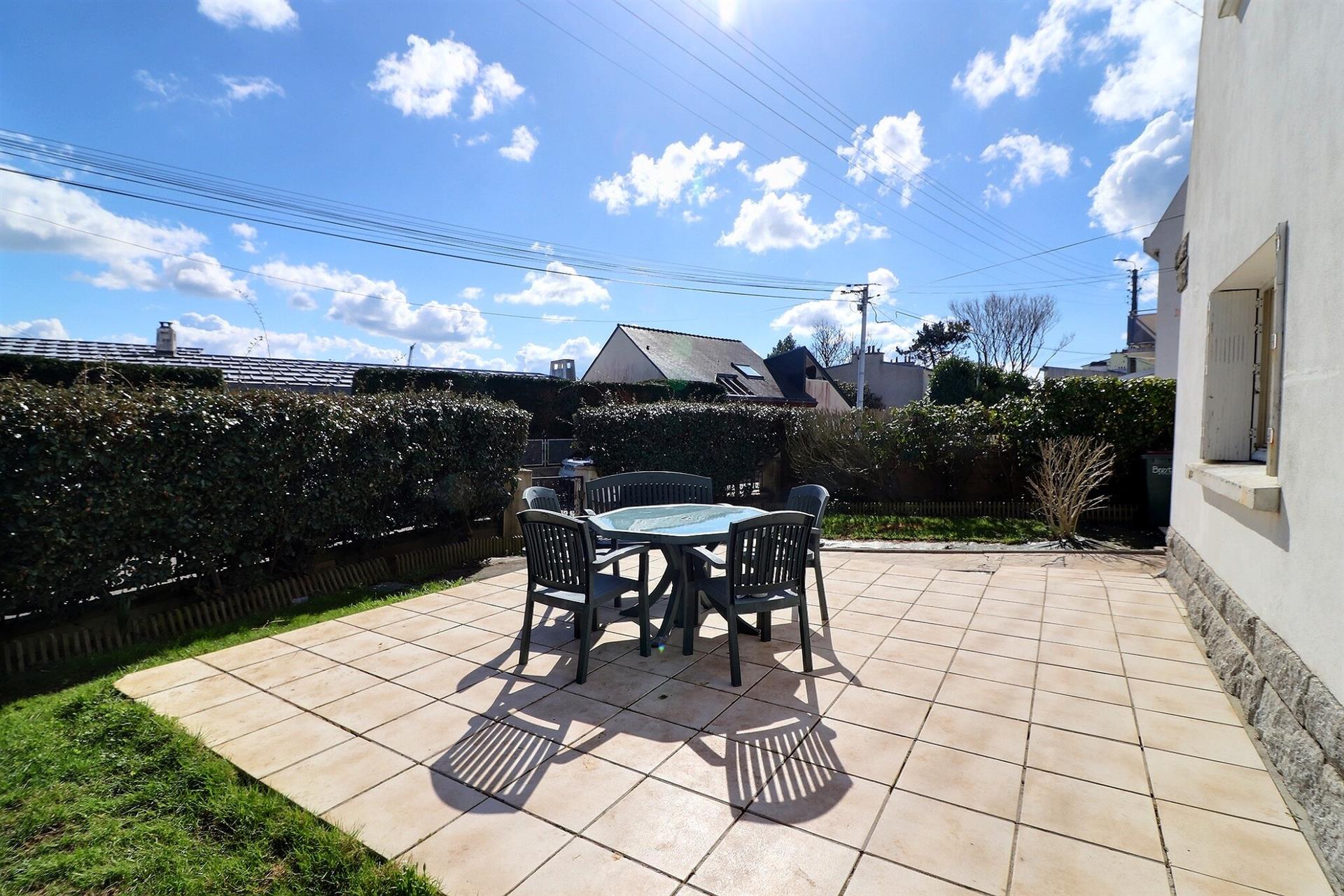 Brest 'Rue Beranger' Family House On 800 m2 Of Land
