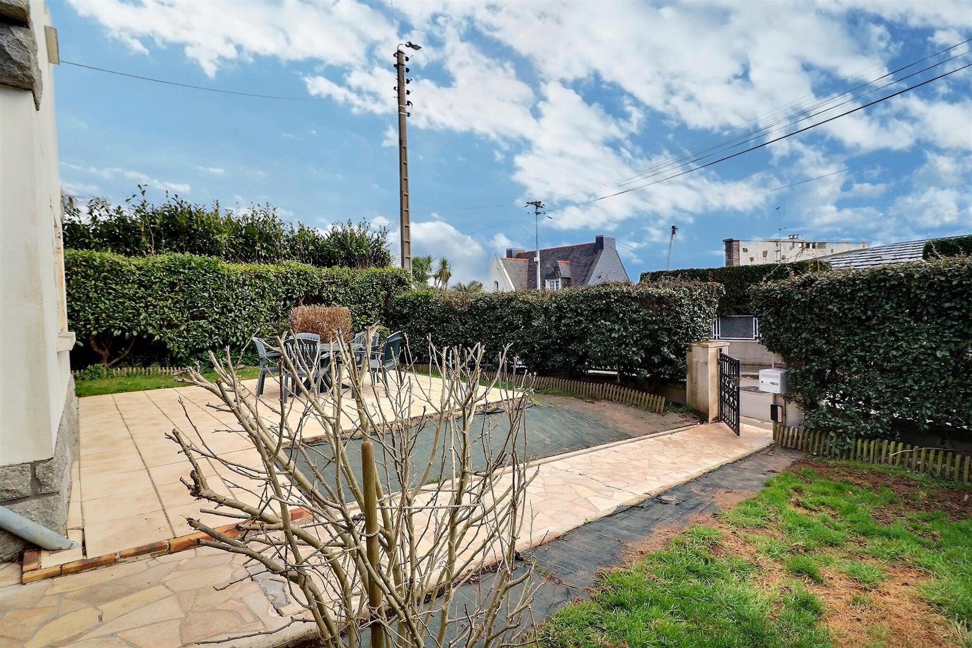 Brest 'Rue Beranger' Family House On 800 m2 Of Land