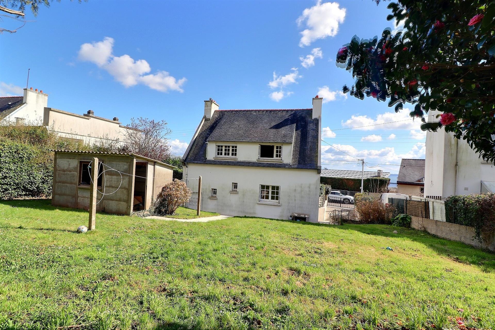 Brest 'Rue Beranger' Family House On 800 m2 Of Land
