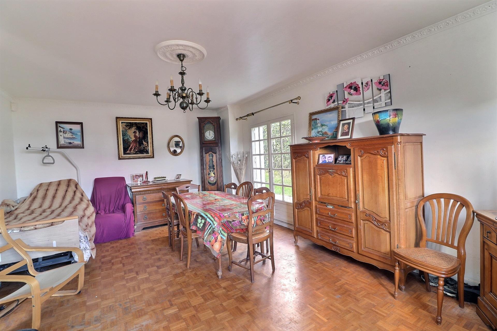 Brest 'Rue Beranger' Family House On 800 m2 Of Land