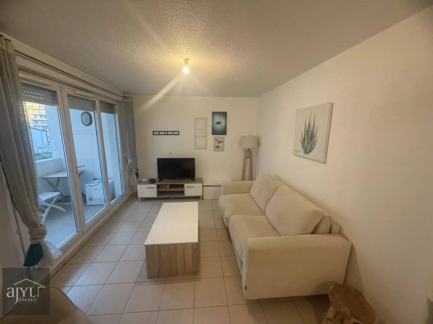 Appartement à louer, 27m², Marseille 8ème