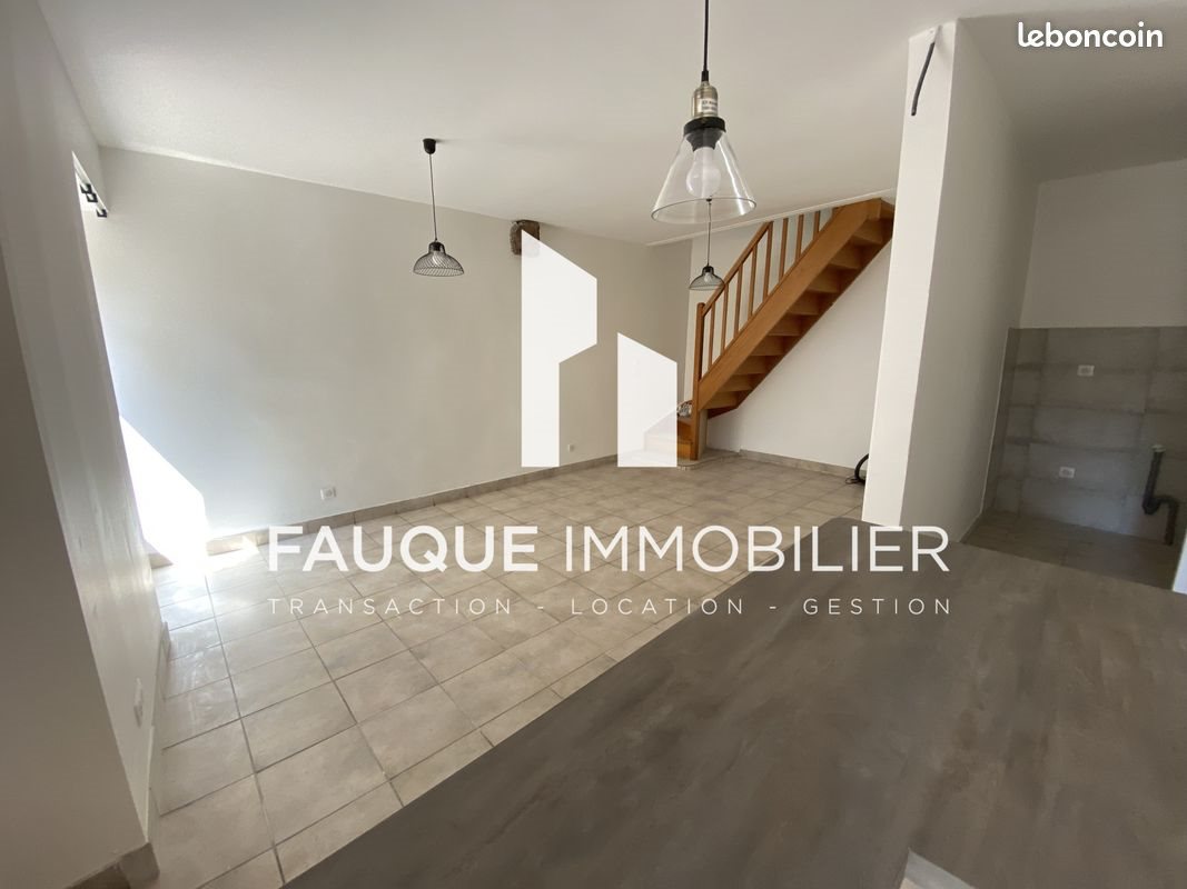 Maison à louer, 85m², Combovin
