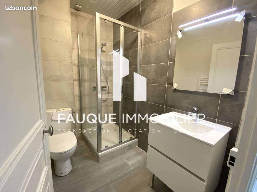 Maison à louer, 85m², Combovin