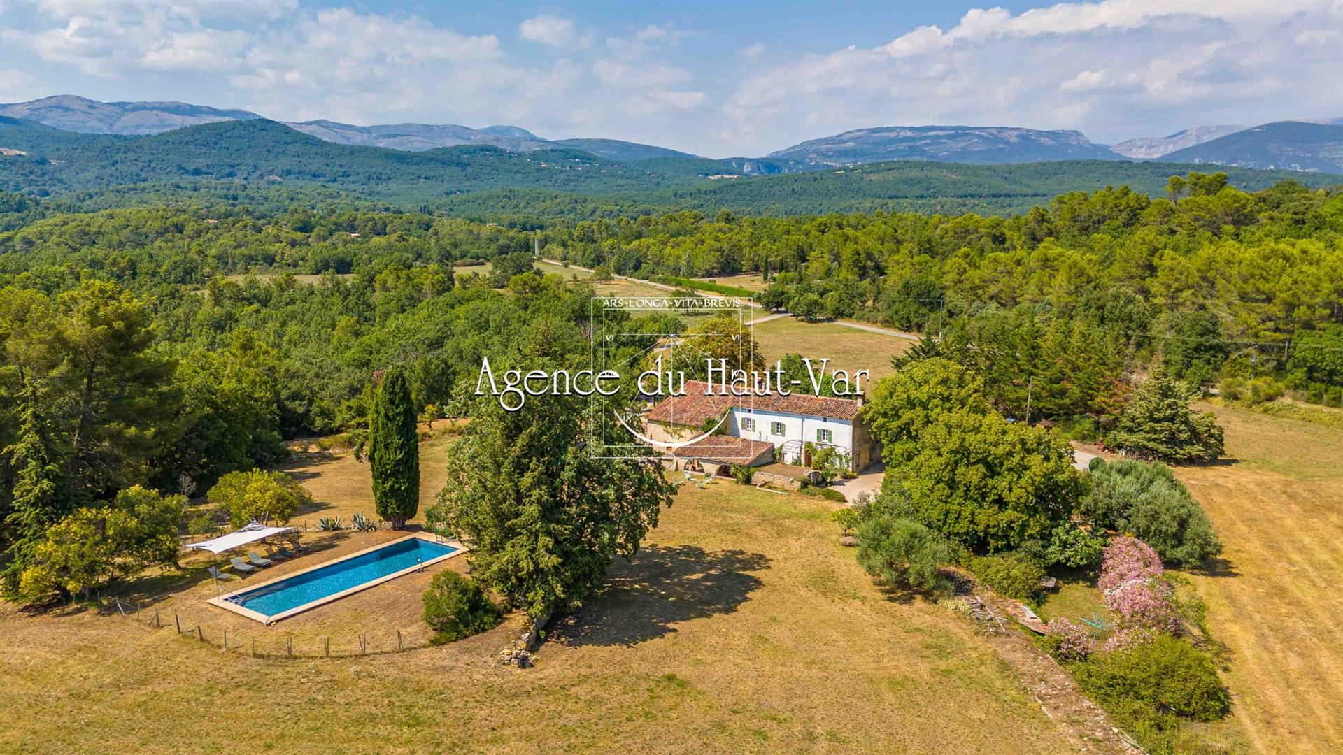 Provencal property, country house and guest house. 5 hectares