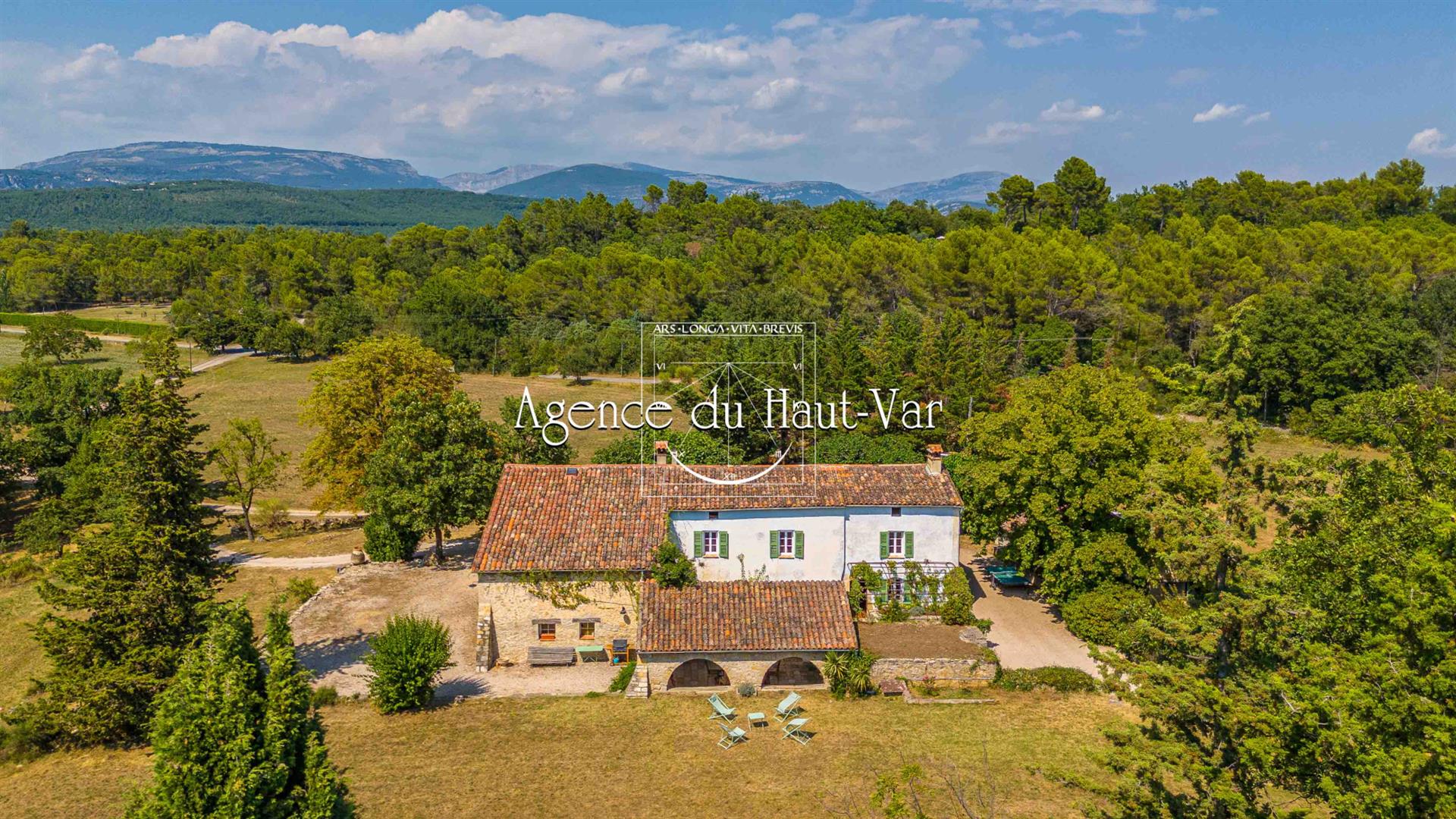 Provencal property, country house and guest house. 5 hectares