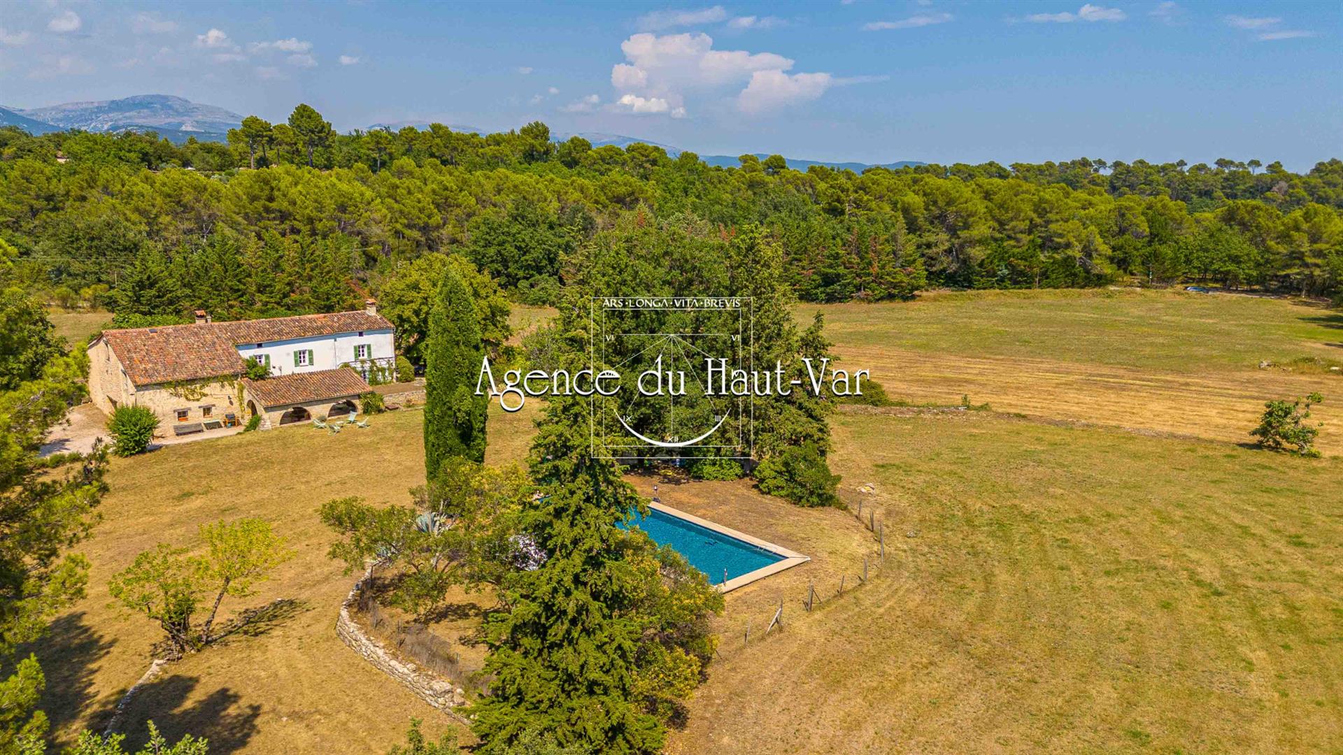 Provencal property, country house and guest house. 5 hectares