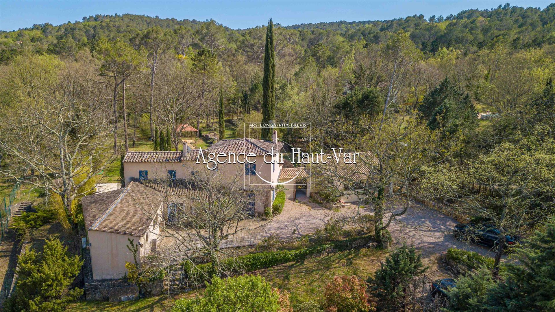 Beautiful villa, large plot