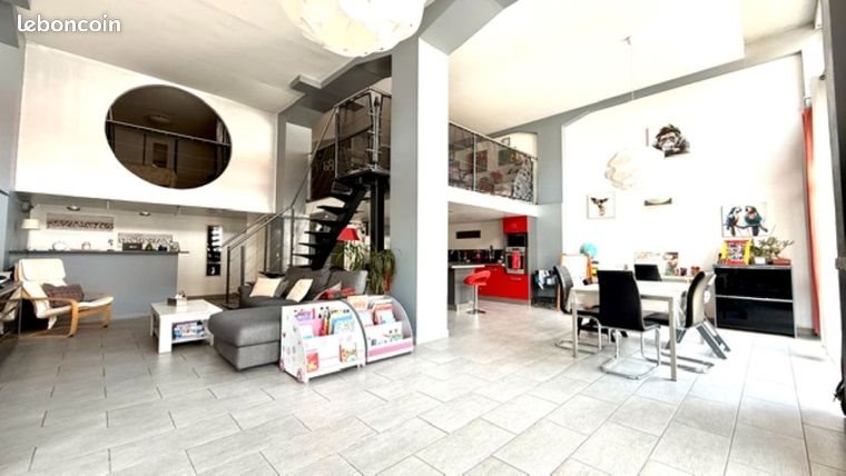 Maison à louer, 147m², Saint-Julien-les-Villas