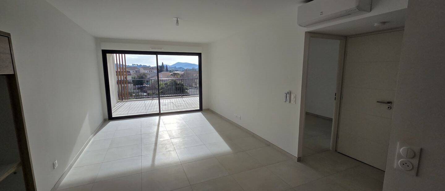 Appartement à louer, 48m², La Crau