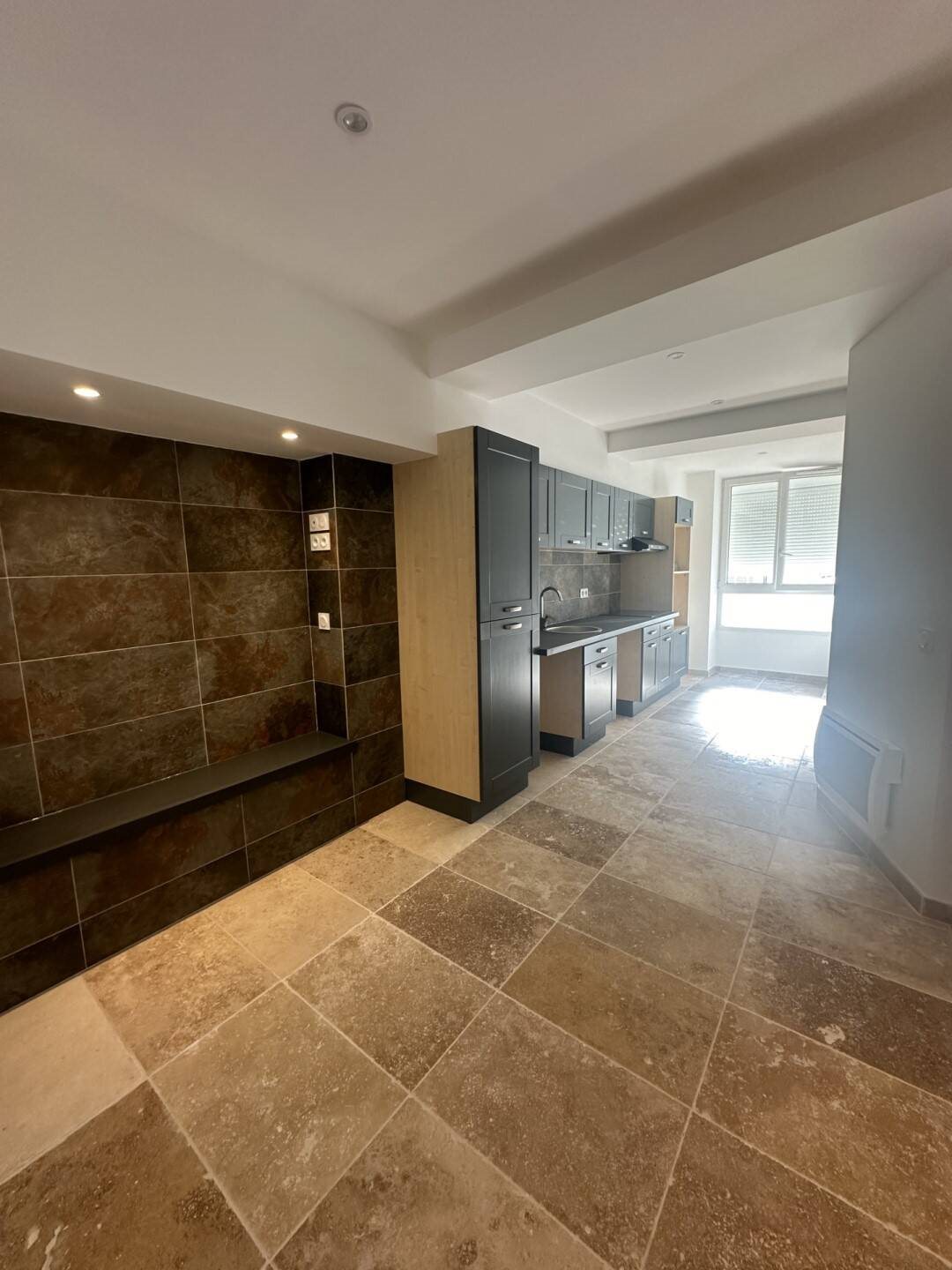 Appartement à louer, 47m², Solliès-Toucas