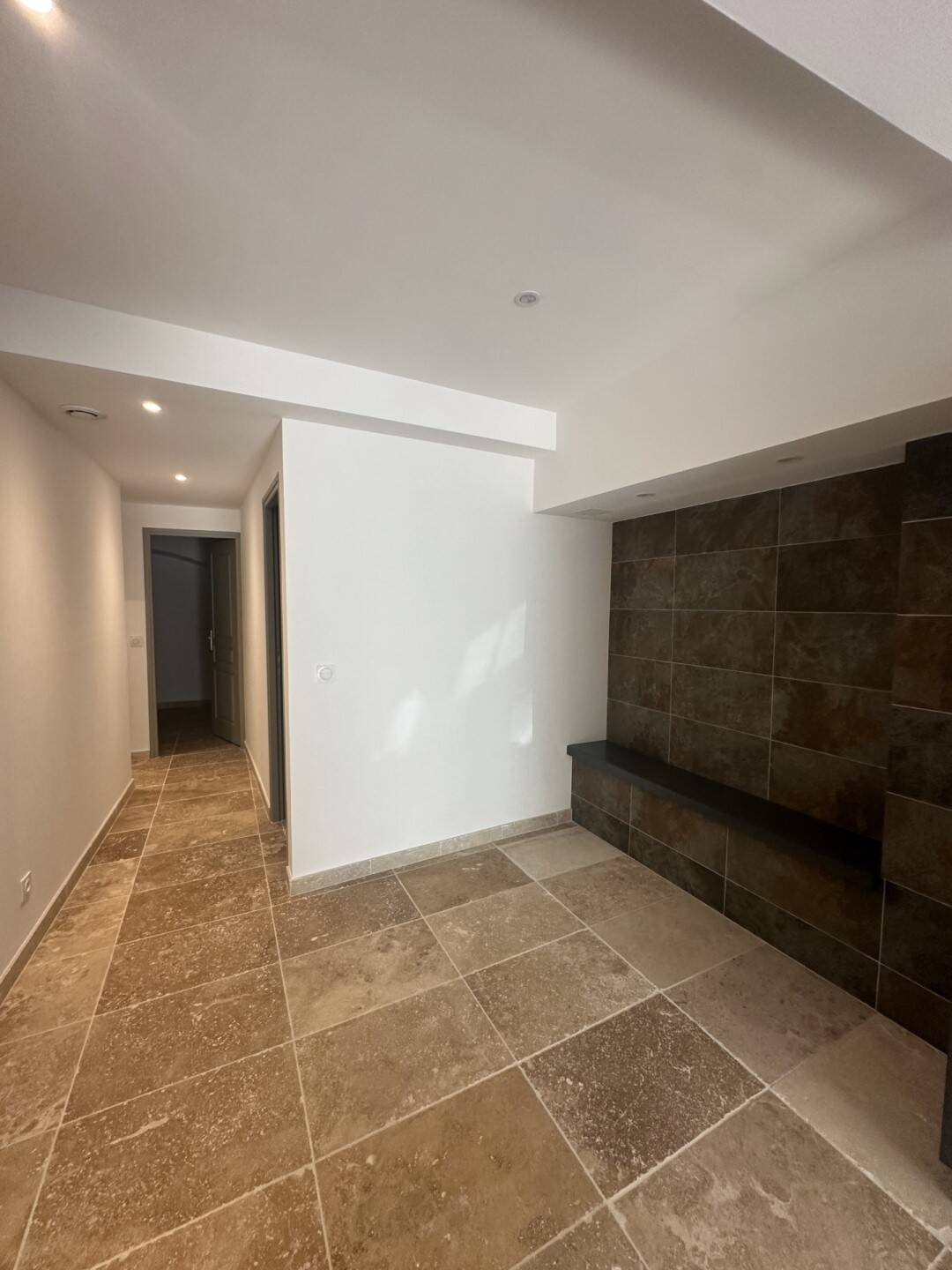 Appartement à louer, 47m², Solliès-Toucas