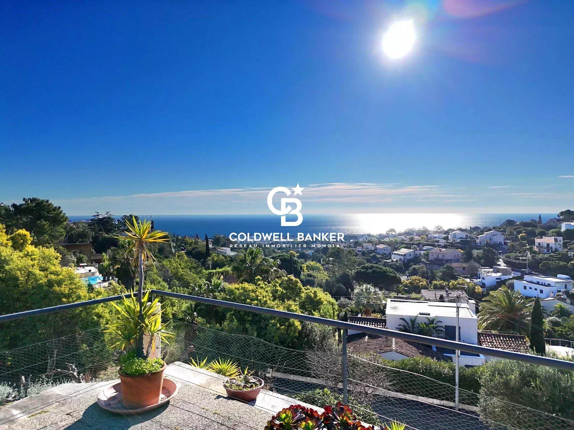 Elegant bastide overlooking one of the most stunning views of the Bay of St Aygulf.