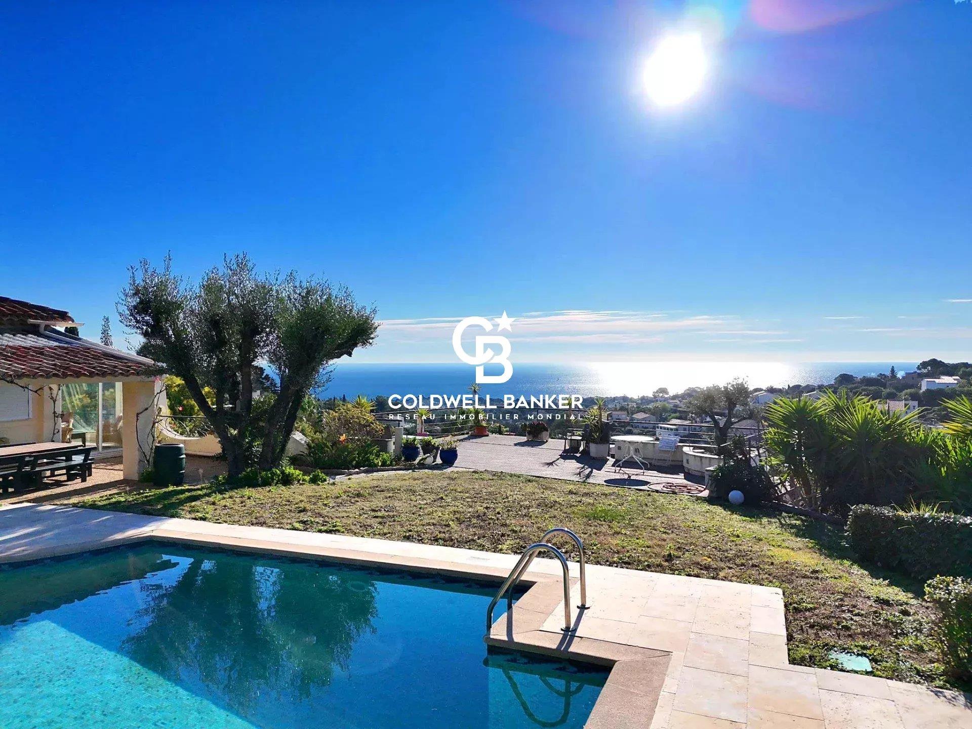 Elegant bastide overlooking one of the most stunning views of the Bay of St Aygulf.