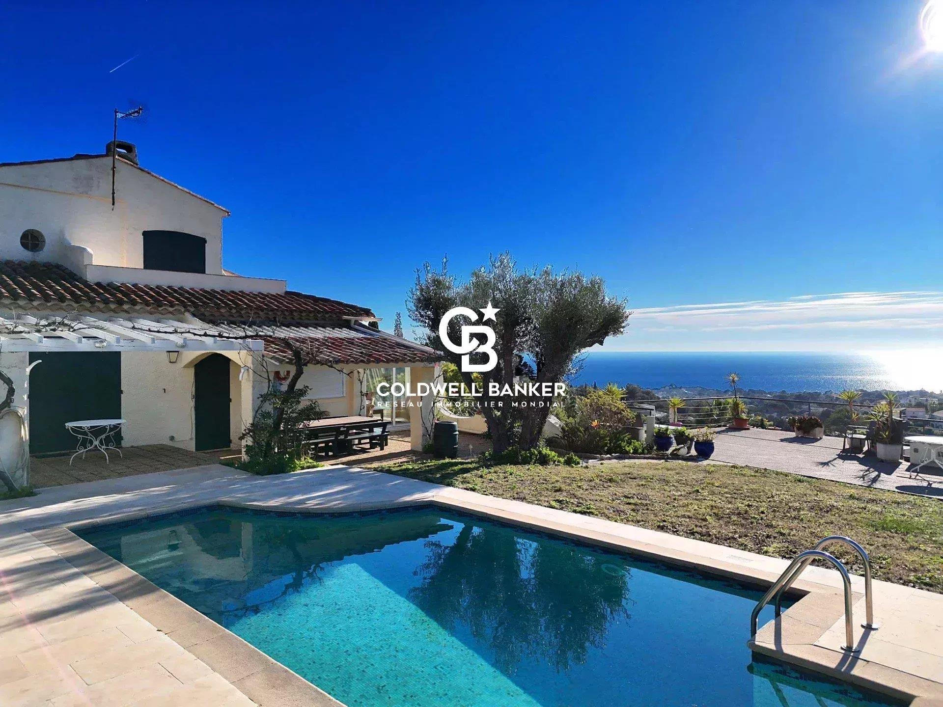 Elegant bastide overlooking one of the most stunning views of the Bay of St Aygulf.