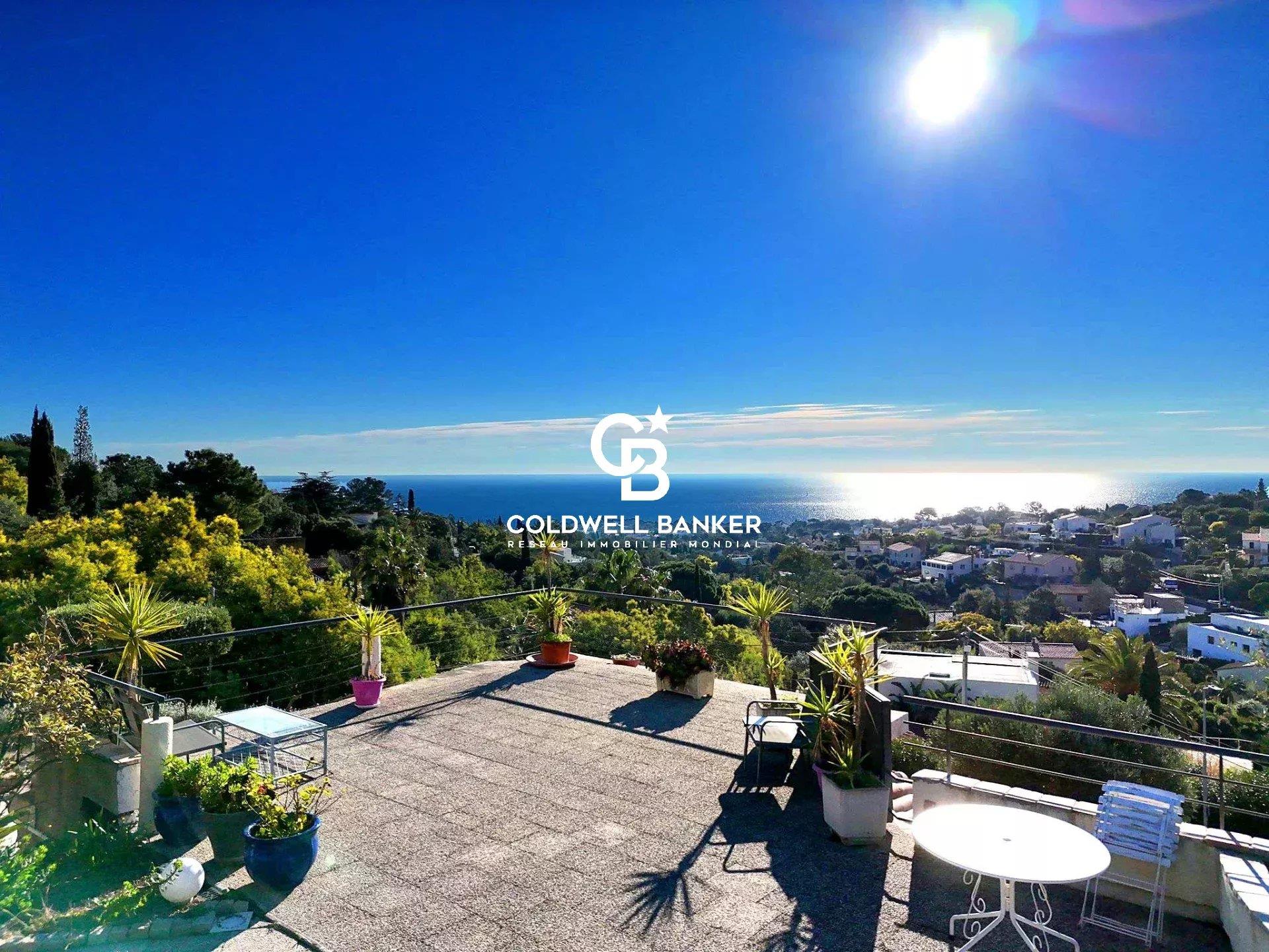 Elegant bastide overlooking one of the most stunning views of the Bay of St Aygulf.