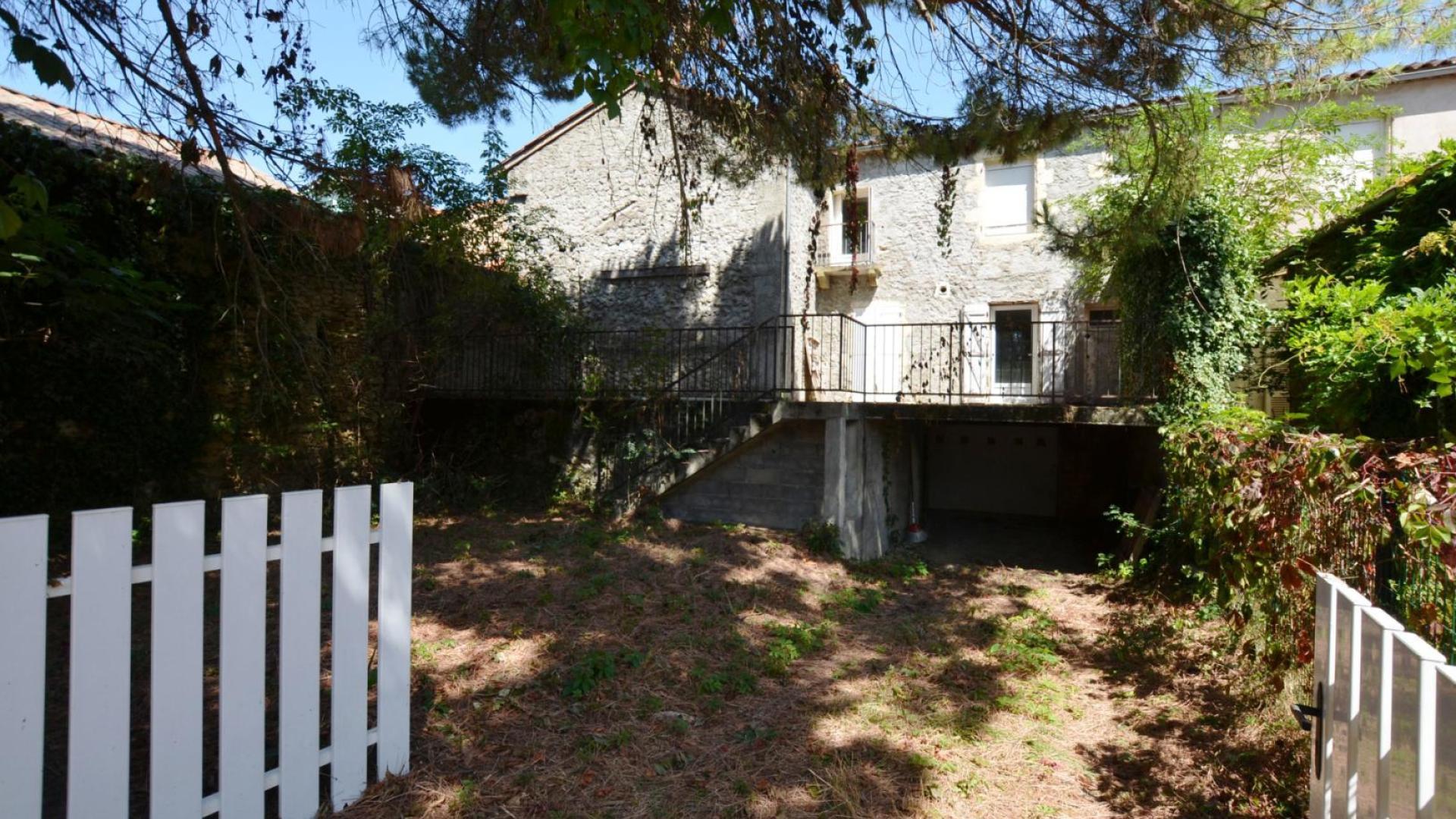 A vendre, Castéra-Verduzan (Gers): Maison de village proche des