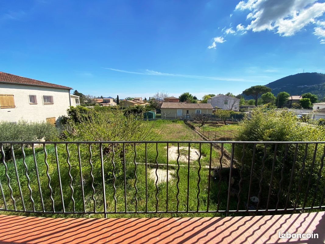 Appartement à louer, 72m², Solliès-Pont