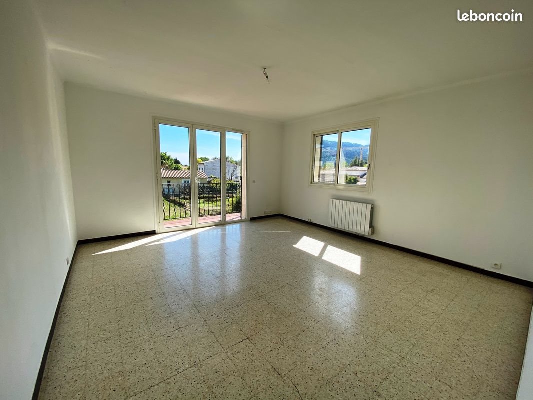 Appartement à louer, 72m², Solliès-Pont