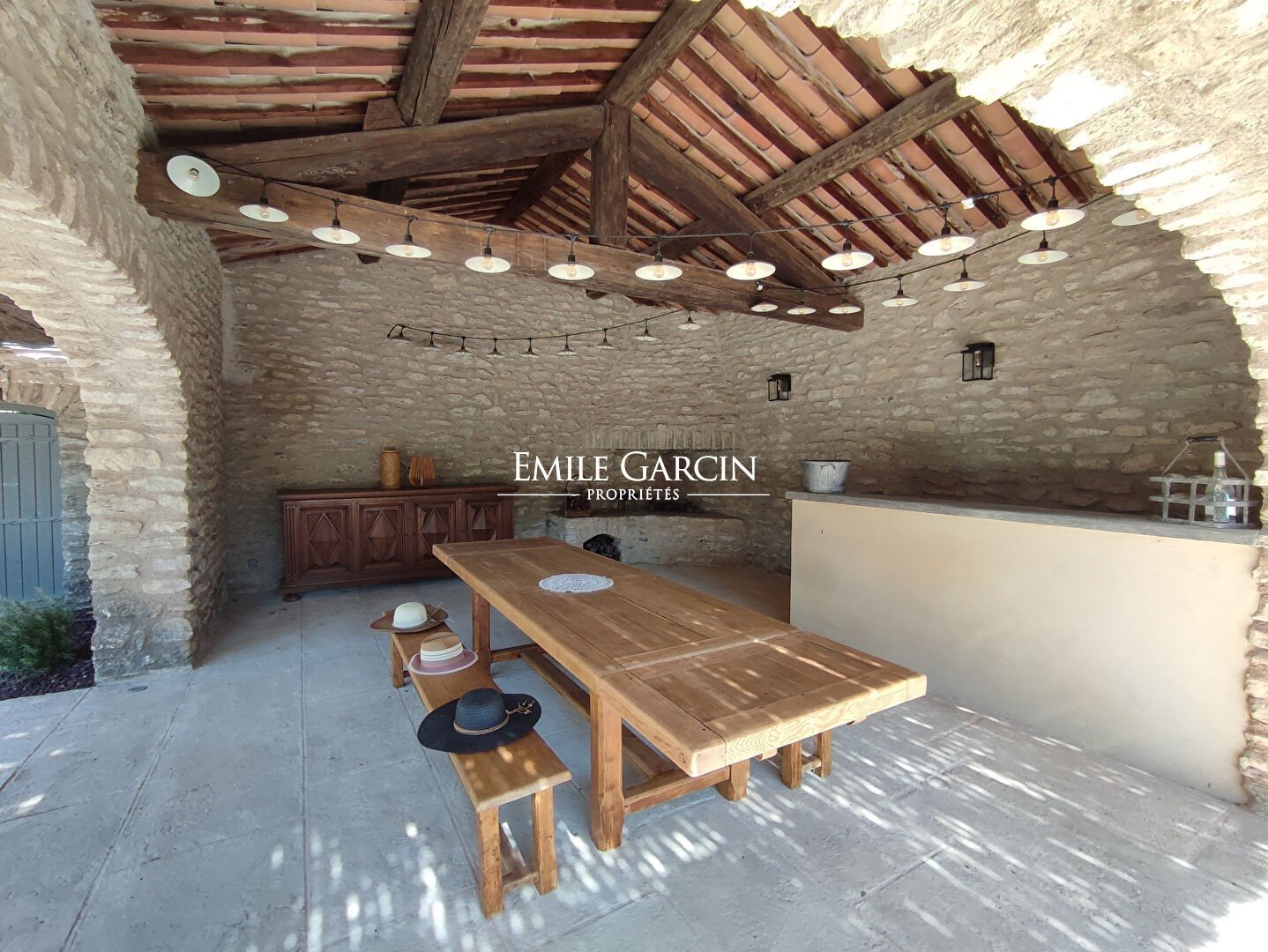 Maison à louer, 390m², Uzès