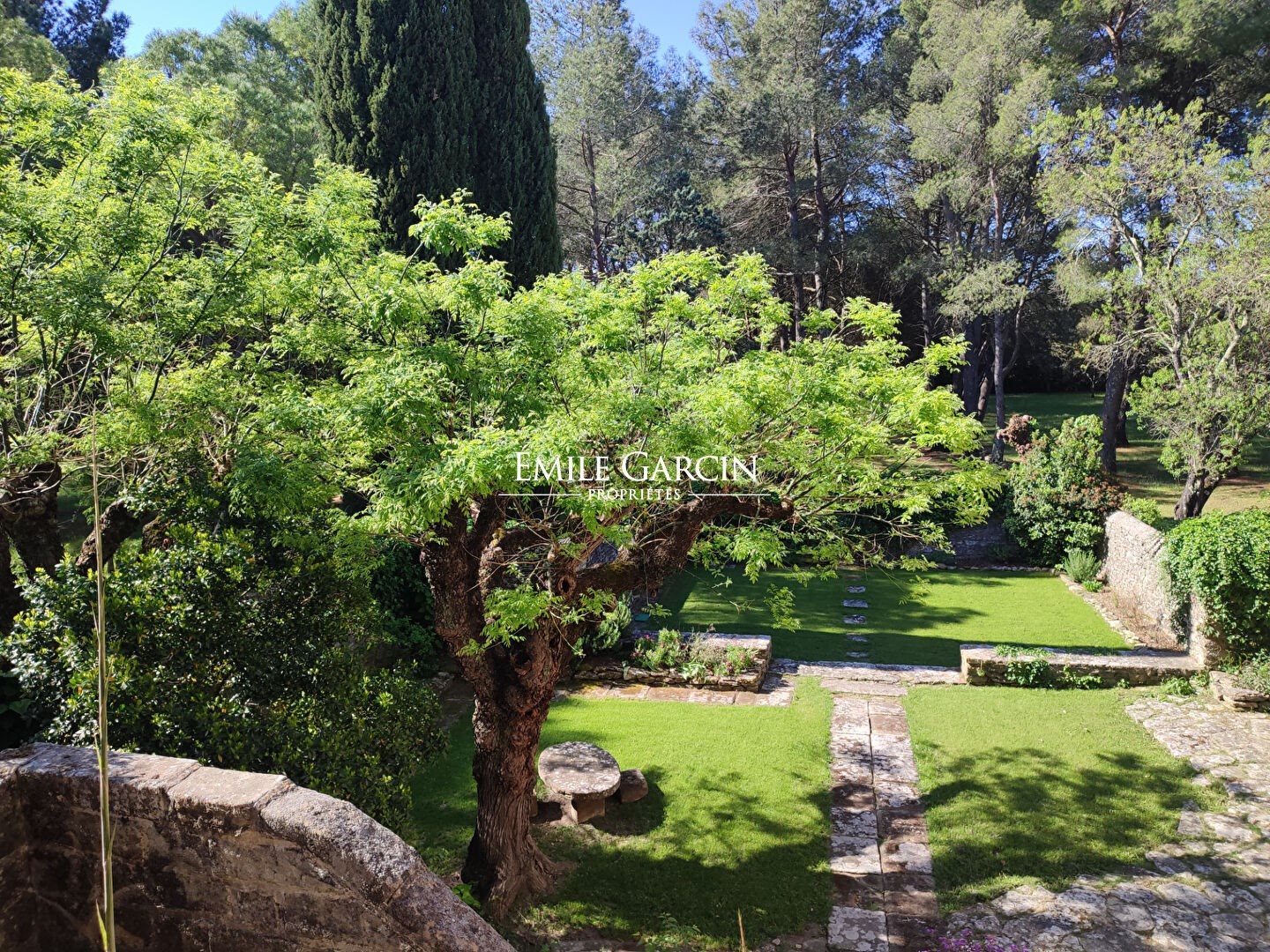Maison à louer, 390m², Uzès