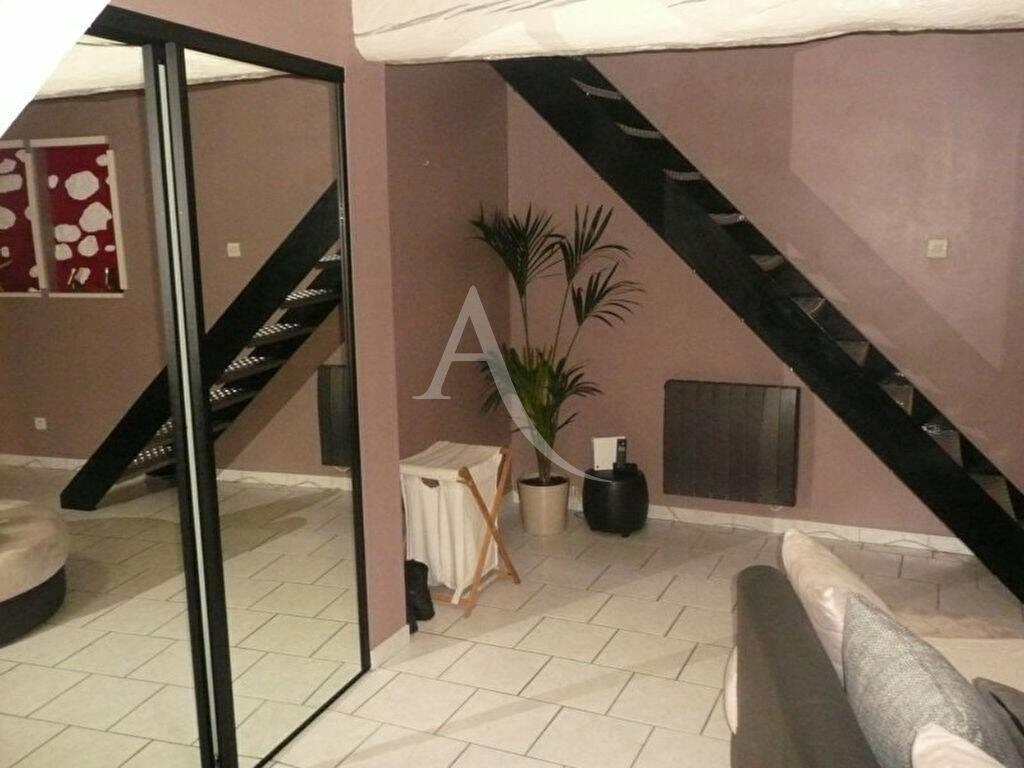 Maison à louer, 55m², Verzeille