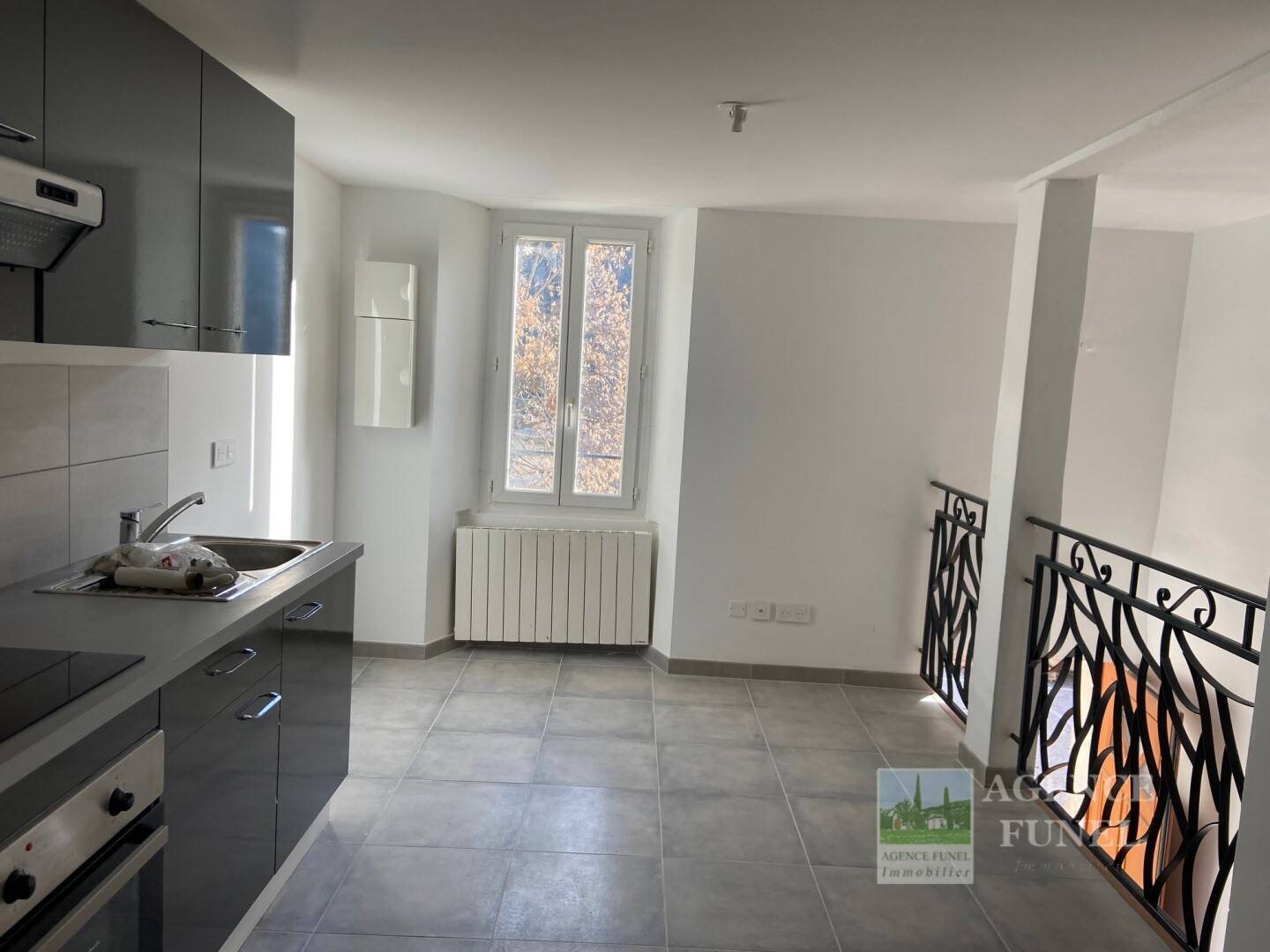 Appartement à louer, 76m², Séranon