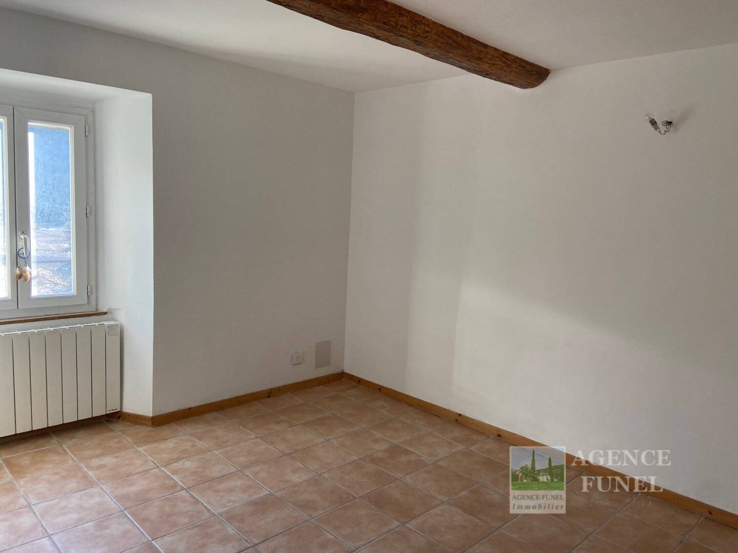 Appartement à louer, 76m², Séranon