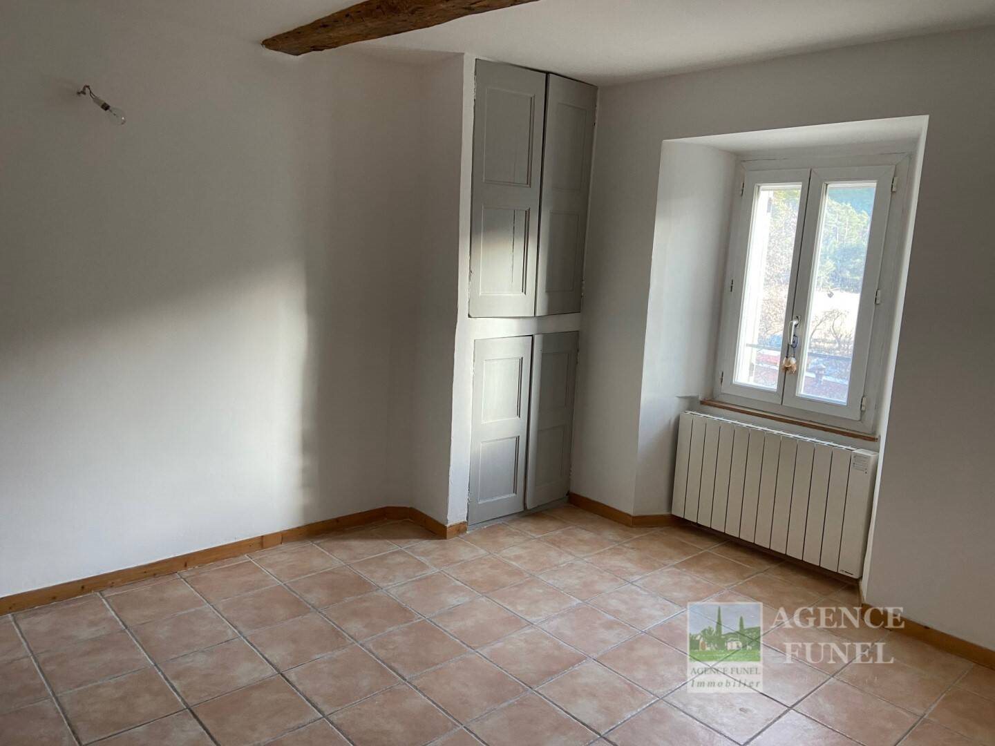 Appartement à louer, 76m², Séranon