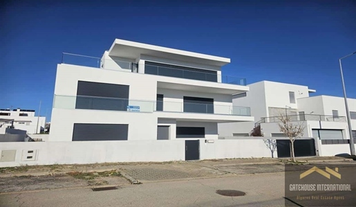 Brandneue, moderne Villa mit 6 Schlafzimmern in Tavira, Algarve