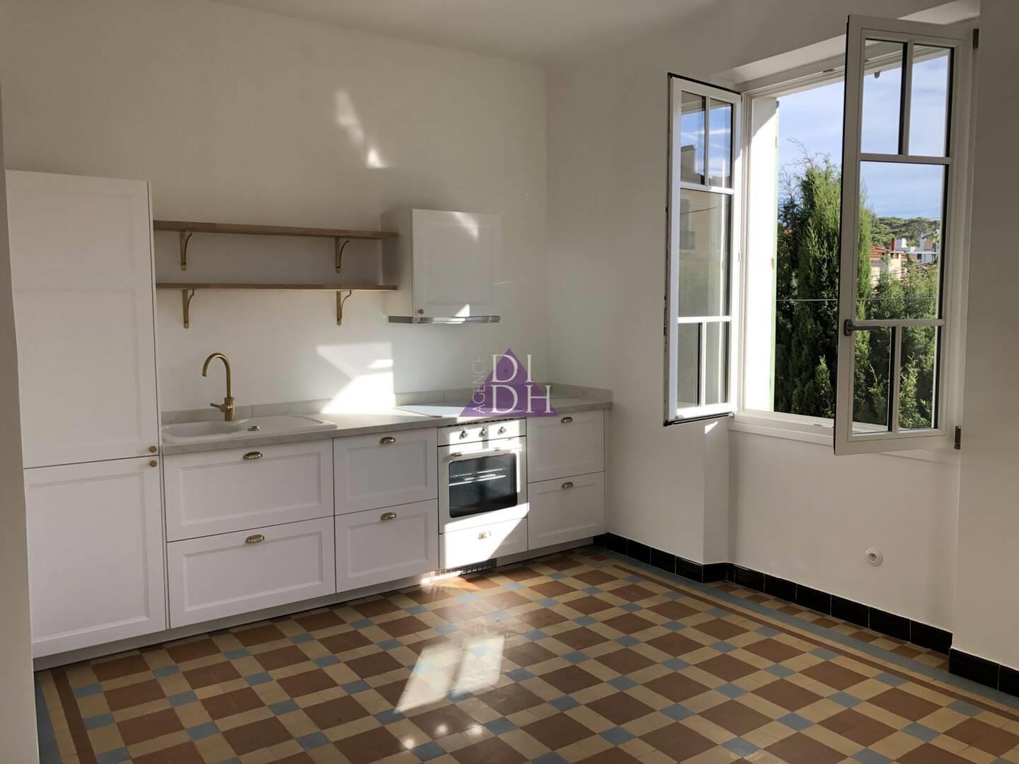 Maison à louer, 95m², Hyères