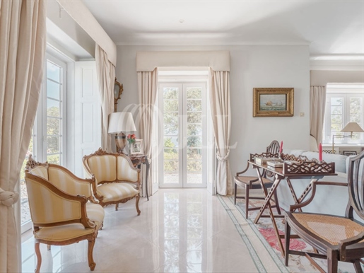 4+1-Bedroom villa with sea view, in Estoril