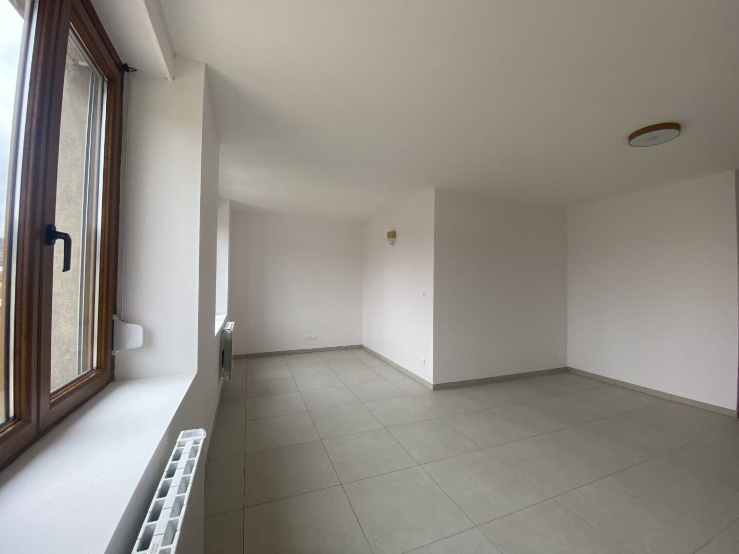 Appartement à louer, 78m², Neuves-Maisons