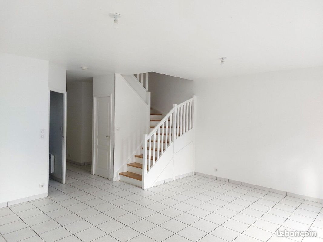 Maison à louer, 110m², Charly