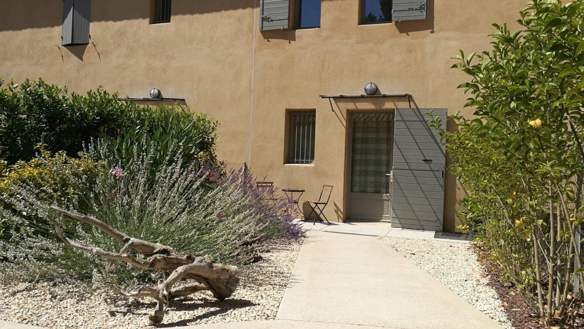 Appartement à louer, 61m², Le Tholonet