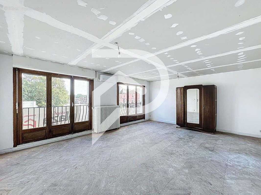 Appartement à vendre, 228m², Quiévrechain