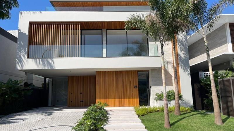 Purchase: House (20010-020)