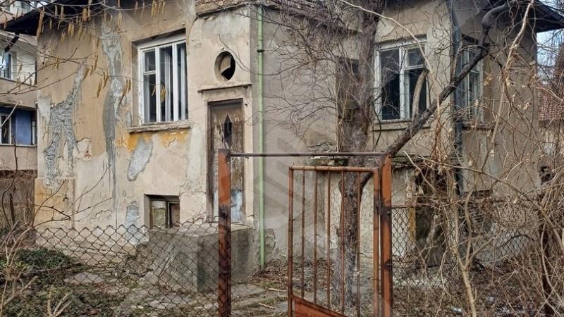Purchase: House (2300)
