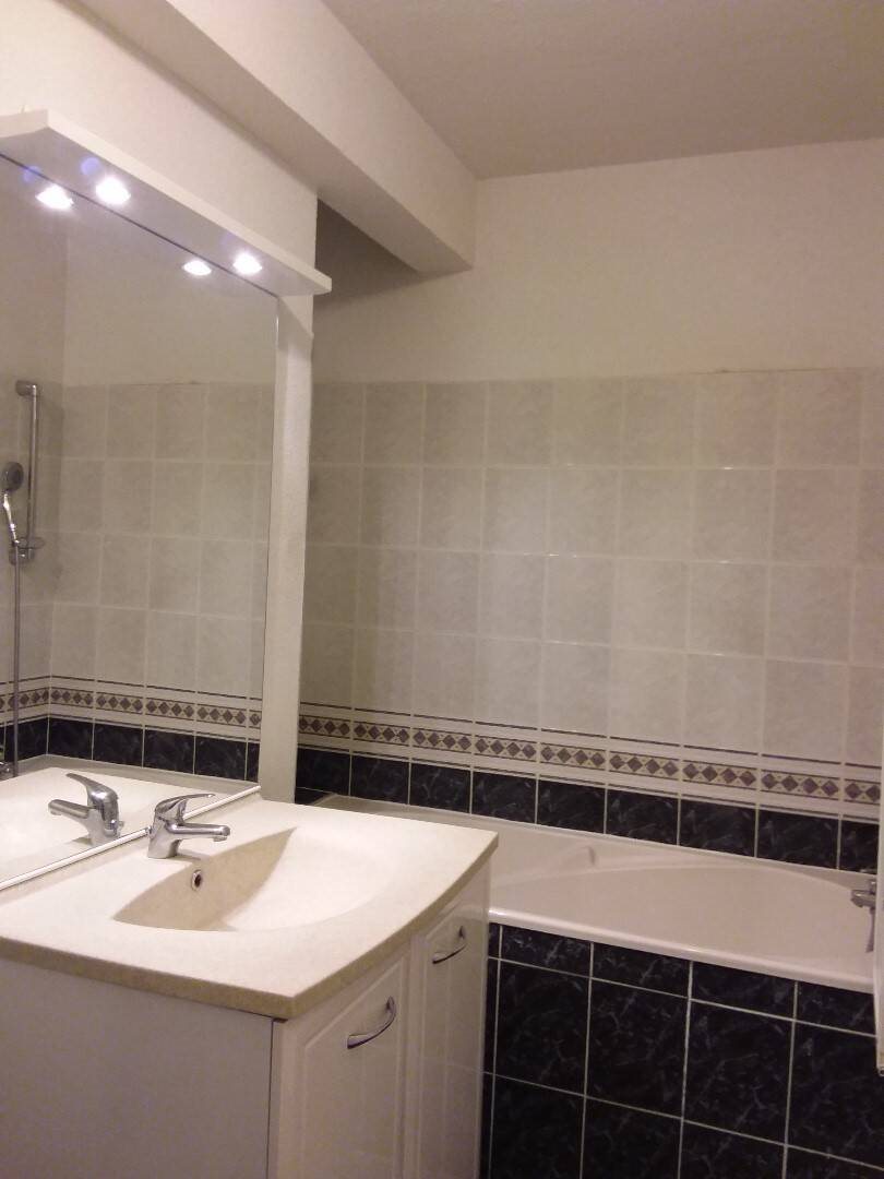 Appartement à louer, 70m², Paron