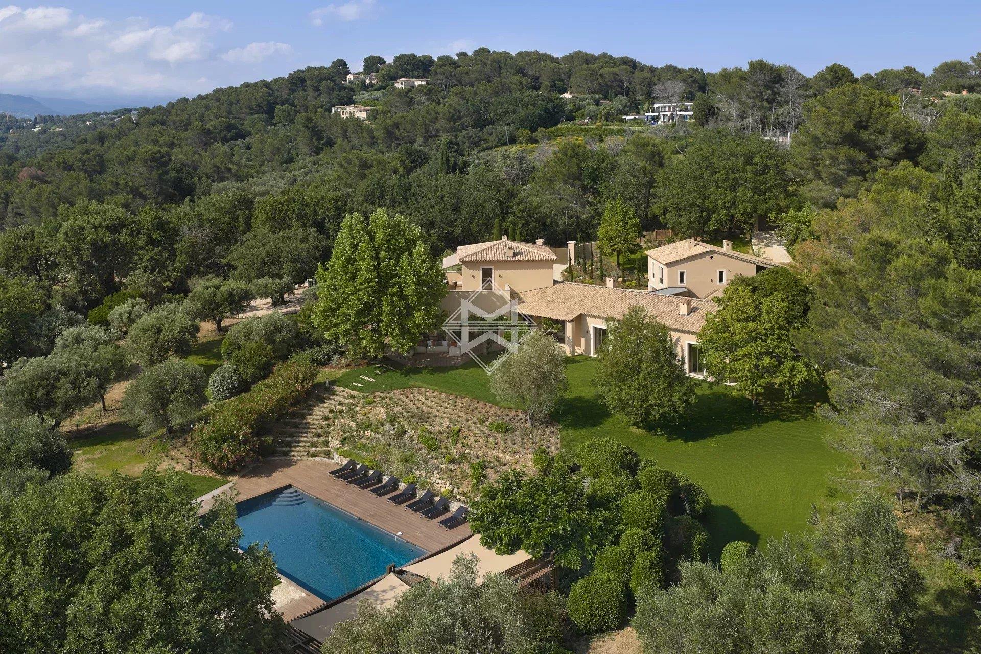 Superb estate with panoramic view