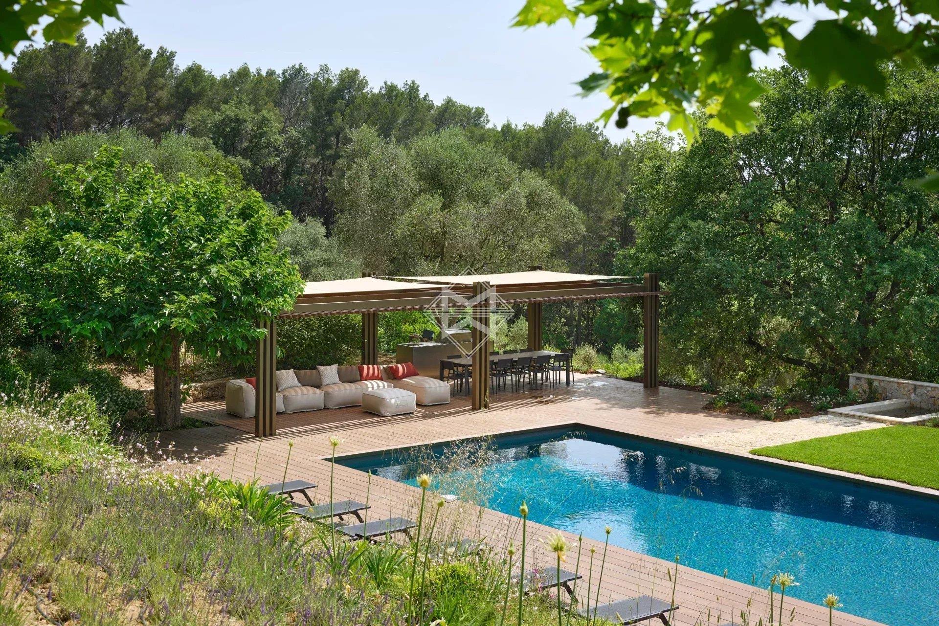 Superb estate with panoramic view