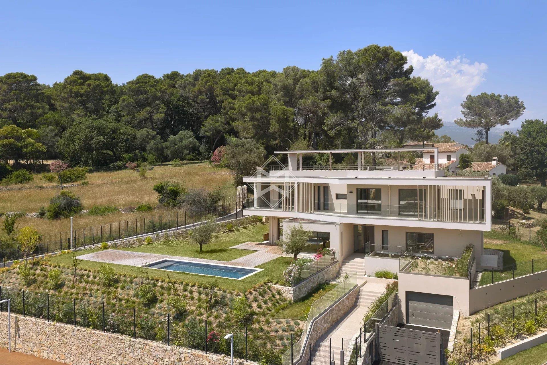 Contemporary Villa in Mougins with Sea and Village View, in a gated estate