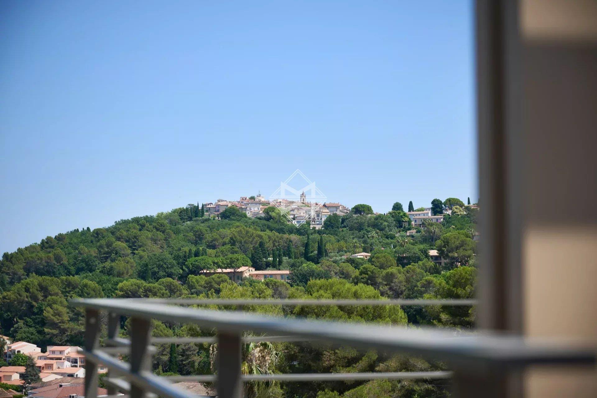 Contemporary Villa in Mougins with Sea and Village View, in a gated estate