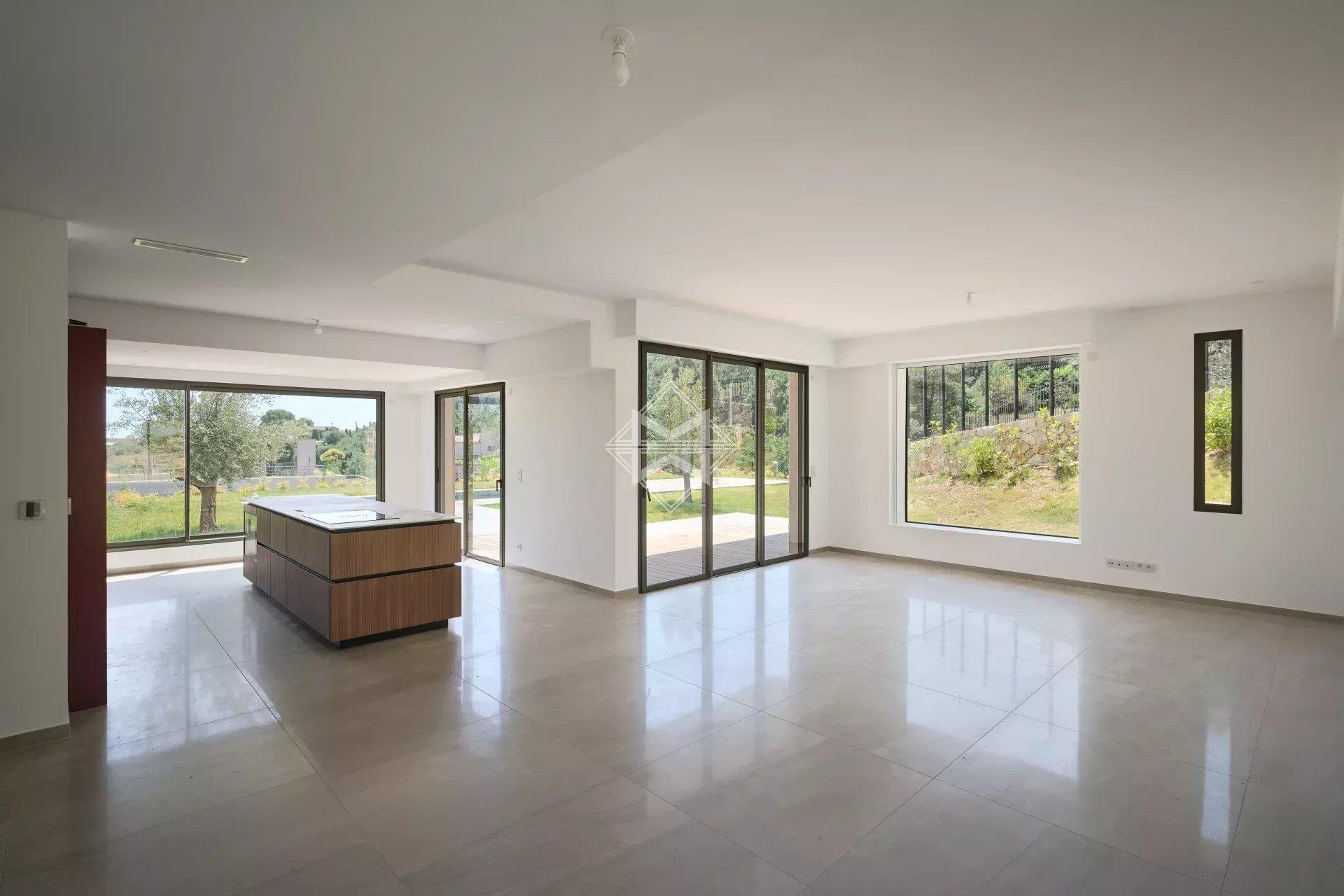 Contemporary Villa in Mougins with Sea and Village View, in a gated estate