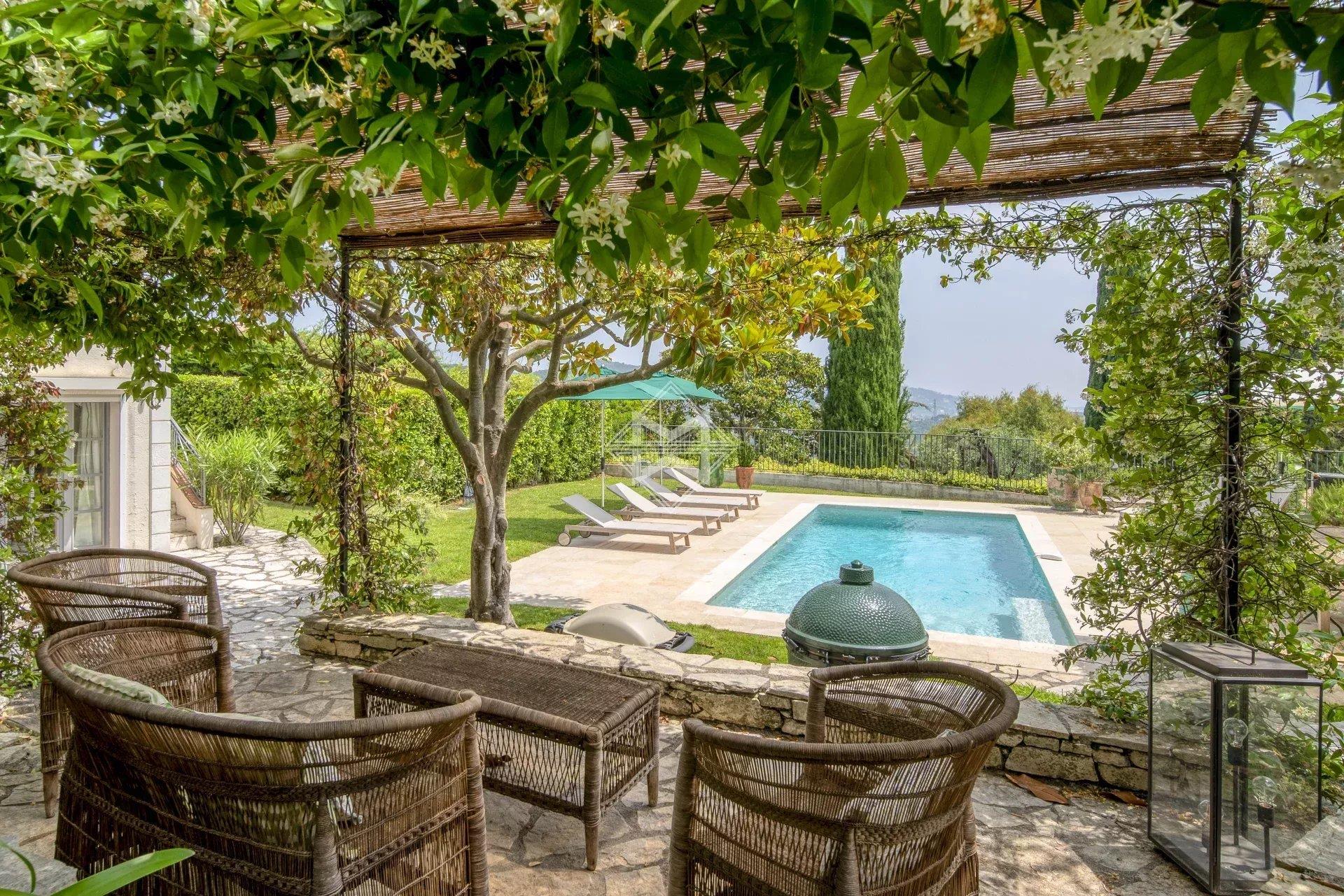 Charming villa with sea view and walking distance to the village