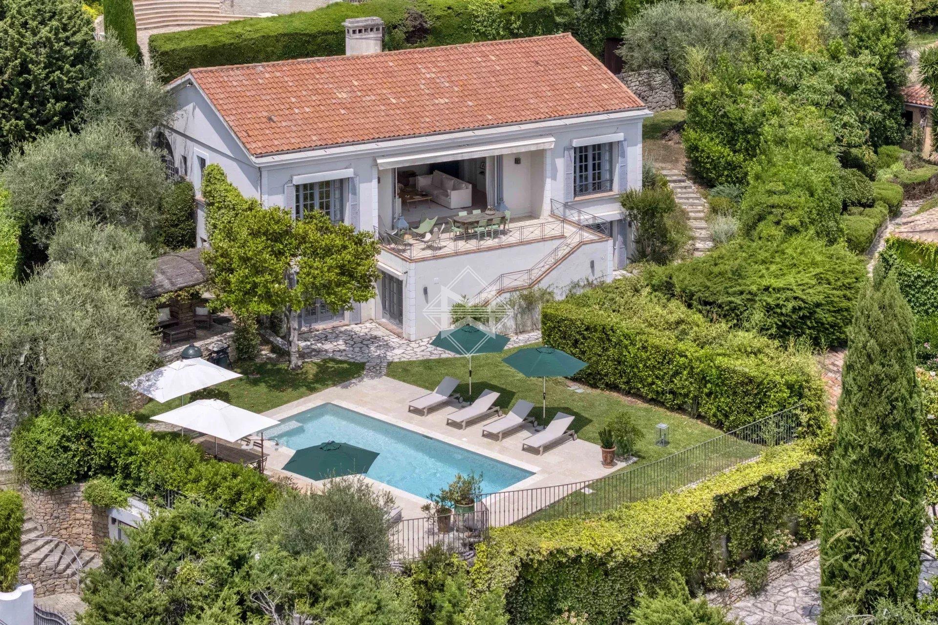 Charming villa with sea view and walking distance to the village