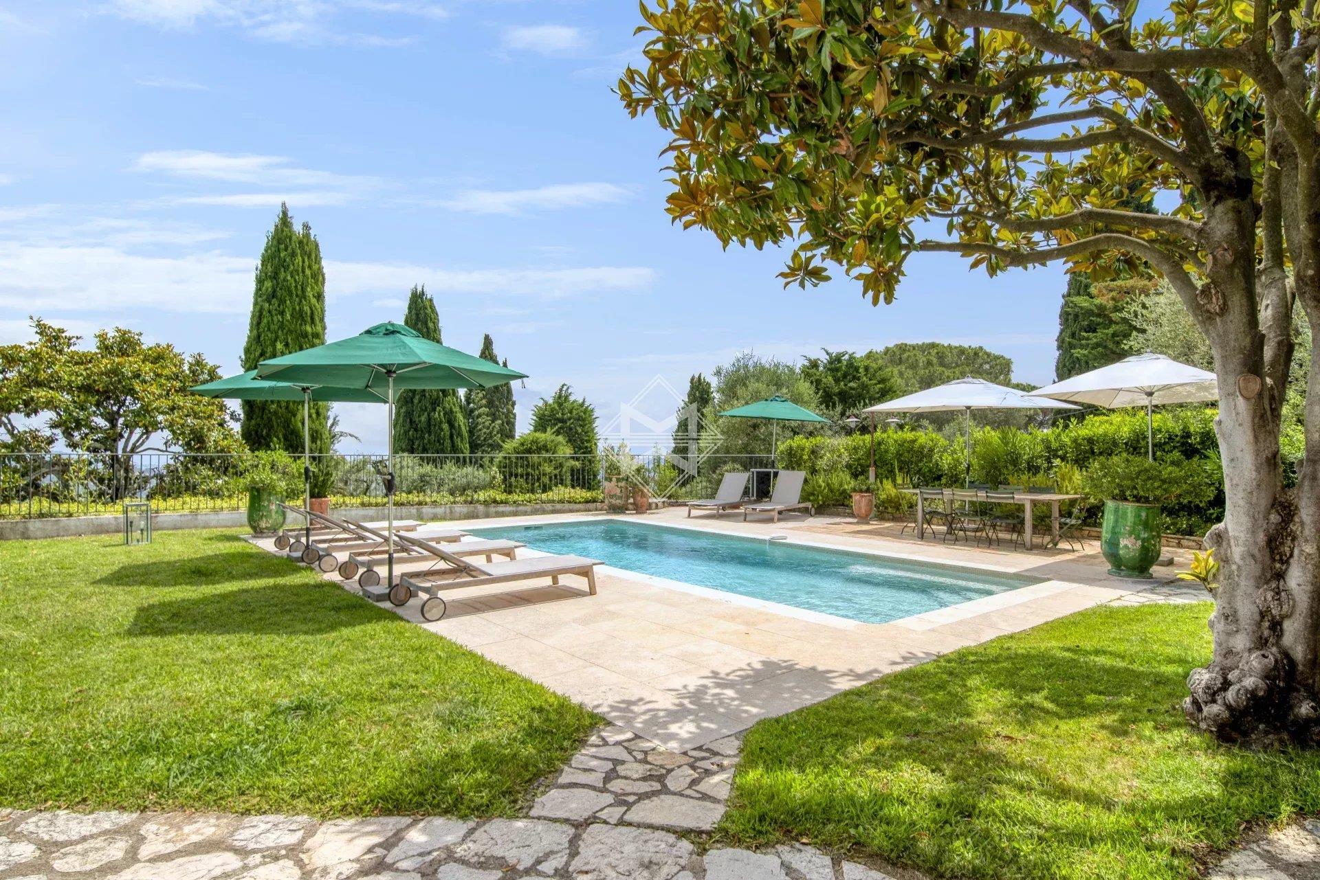 Charming villa with sea view and walking distance to the village