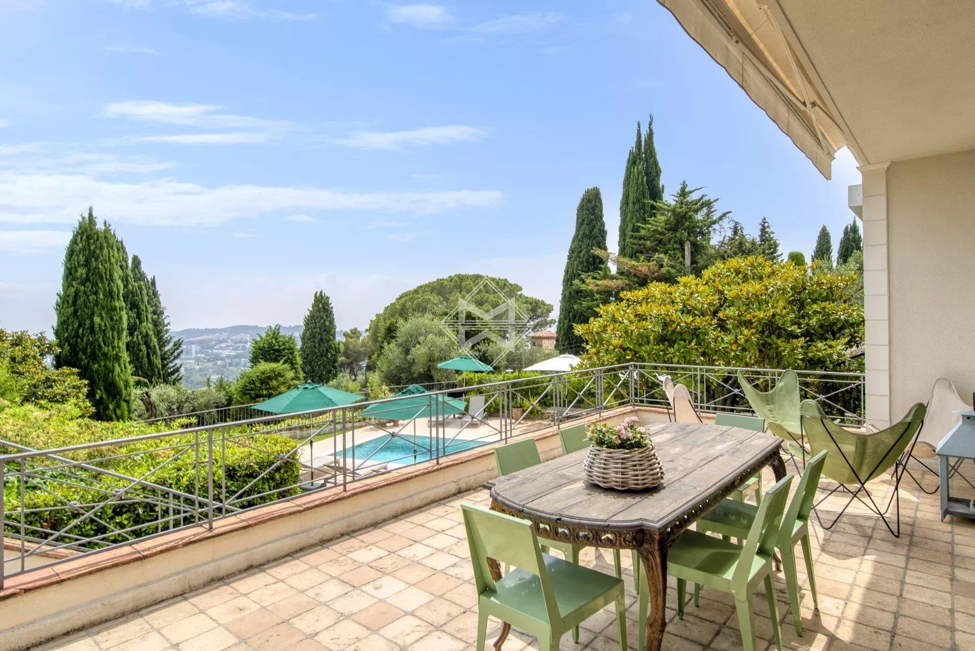 Charming villa with sea view and walking distance to the village