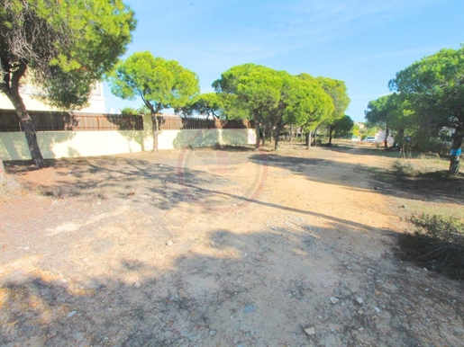 Land for construction of a villa near Quinta do Lago and Vale do Lobo