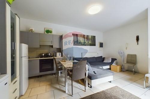 Purchase: House (7000)