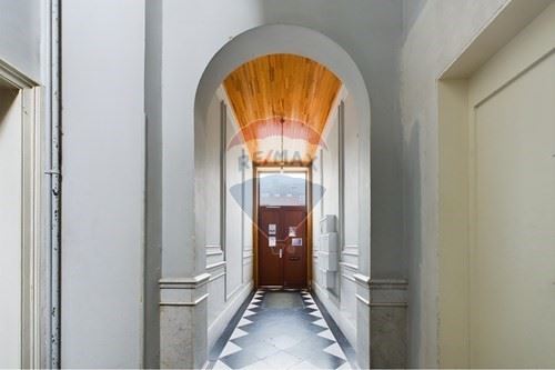 Purchase: House (7000)